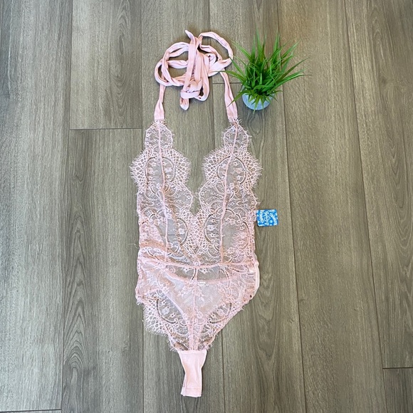 Free People Tops - Free People Showoff Lace Bodysuit Ballet Combo S